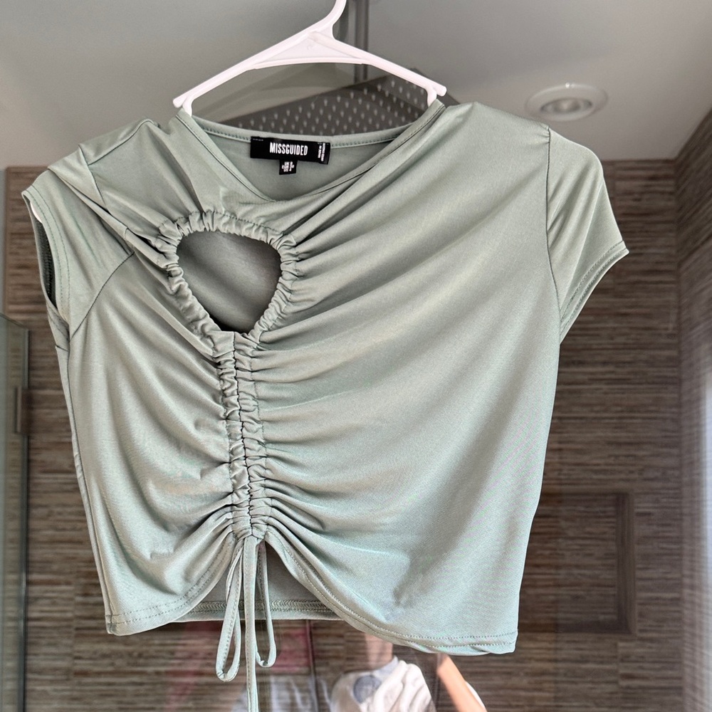 Missguided Sage Ruched Cut-Out Short Sleeve Top
